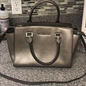 Michael Kors Selma handbag - metallic nickel